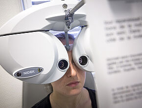 Ophtalmologie : contrôle de la vision - Agrandir l'image (fenêtre modale)